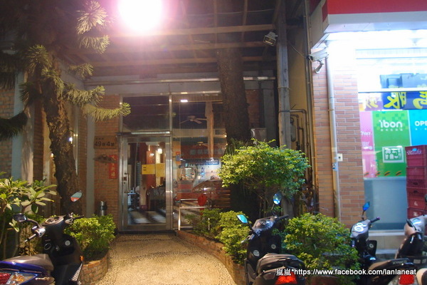 兩棵樹:【台中東海】兩棵樹-適合聚餐的簡餐形式餐廳 兩棵樹:【台中東海】兩棵樹-適合聚餐的簡餐形式餐廳
