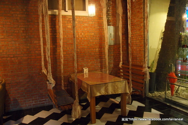 兩棵樹:【台中東海】兩棵樹-適合聚餐的簡餐形式餐廳 兩棵樹:【台中東海】兩棵樹-適合聚餐的簡餐形式餐廳