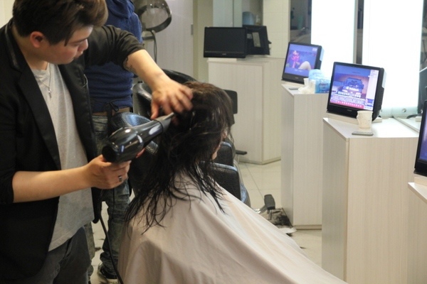 Image hair 概念美髮沙龍(勤美店):【台中勤美】Image hair 概念美髮沙龍-陽光下超美的紫色+咖啡色 Image hair 概念美髮沙龍(勤美店):【台中勤美】Image hair 概念美髮沙龍-陽光下超美的紫色+咖啡色