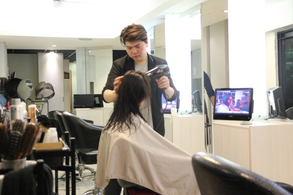 Image hair 概念美髮沙龍(勤美店):【台中勤美】Image hair 概念美髮沙龍-陽光下超美的紫色+咖啡色 Image hair 概念美髮沙龍(勤美店):【台中勤美】Image hair 概念美髮沙龍-陽光下超美的紫色+咖啡色