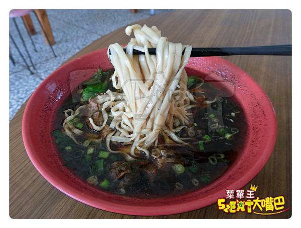 【宜蘭五結超人氣牛肉麵推薦】老劉牛肉麵價位，菜單大公開！超人氣在地人必朝聖的牛肉麵！宜蘭冬山河美食小吃旅遊景點推薦！