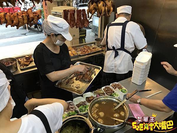 【台中西區超人氣燒臘推薦】廣味燒臘快餐店(二訪)菜單價位大公開！邊排隊邊流口水的蜜汁燒臘～台中中美街向上市場美食小吃旅遊景點推薦！