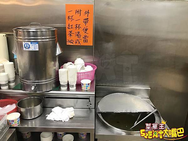 【台中西區超人氣燒臘推薦】廣味燒臘快餐店(二訪)菜單價位大公開！邊排隊邊流口水的蜜汁燒臘～台中中美街向上市場美食小吃旅遊景點推薦！