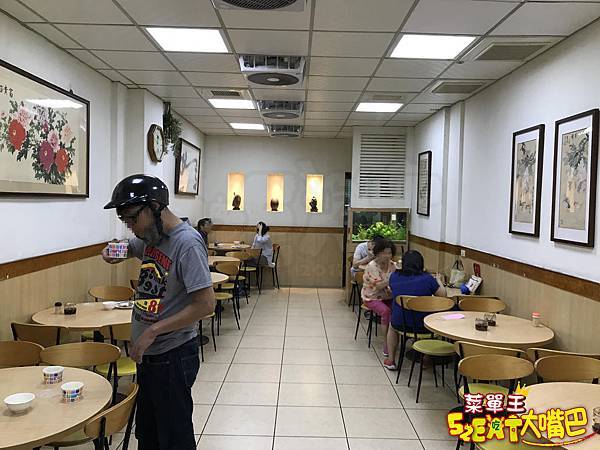 【台中西區超人氣燒臘推薦】廣味燒臘快餐店(二訪)菜單價位大公開！邊排隊邊流口水的蜜汁燒臘～台中中美街向上市場美食小吃旅遊景點推薦！