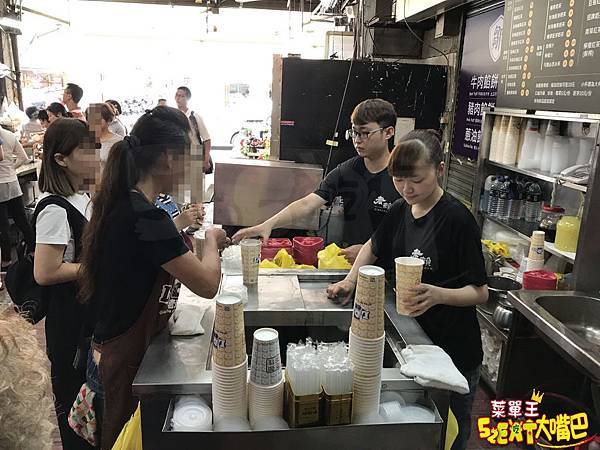 【台中第二市場超人氣紅茶推薦】老賴紅茶菜單價位大公開! 台中人都推薦的香濃好喝紅茶冰!台中中區三民路美食小吃旅遊景點推薦!