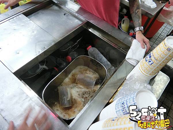 【台中第二市場超人氣紅茶推薦】老賴紅茶菜單價位大公開! 台中人都推薦的香濃好喝紅茶冰!台中中區三民路美食小吃旅遊景點推薦!