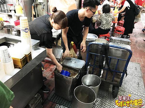 【台中第二市場超人氣紅茶推薦】老賴紅茶菜單價位大公開! 台中人都推薦的香濃好喝紅茶冰!台中中區三民路美食小吃旅遊景點推薦!