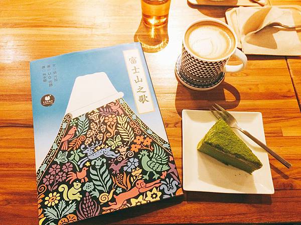 台北捷運中正紀念堂站。「生活在他方elsewhere cafe」~♥ 可愛繪本風格咖啡館.傳說中媲美Lady M抹茶千層蛋糕