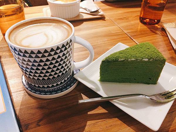 台北捷運中正紀念堂站。「生活在他方elsewhere cafe」~♥ 可愛繪本風格咖啡館.傳說中媲美Lady M抹茶千層蛋糕