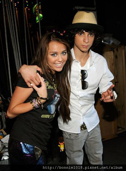 miley-cyrus-adam-sevani_0_0_0x0_432x582