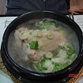 韓國的蔘雞湯真是他媽的道地.JPG