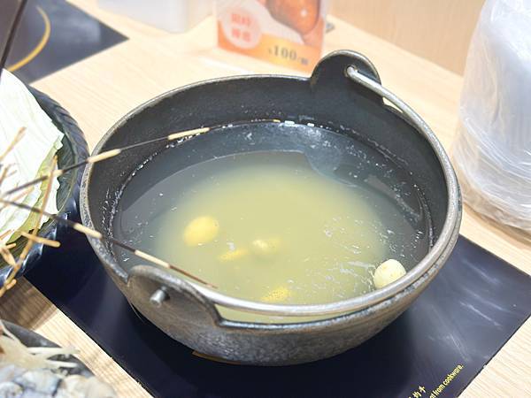 內行人必吃！台北內湖火鍋首選｜石鮮鍋物｜以其新鮮品質和特製醬