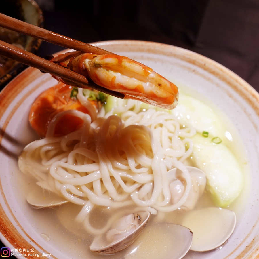 樂客牛肉麵，鮮蝦蛤蜊絲瓜麵，蝦子