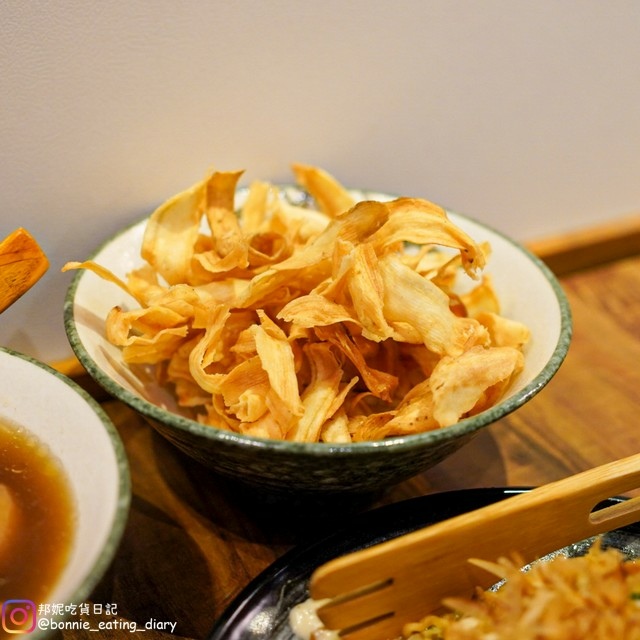 三緣舍居酒屋酥炸牛蒡絲