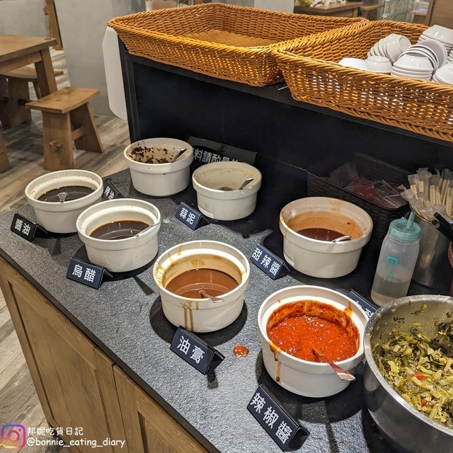 竹東邱記排骨酥麵 - 光復店醬料區