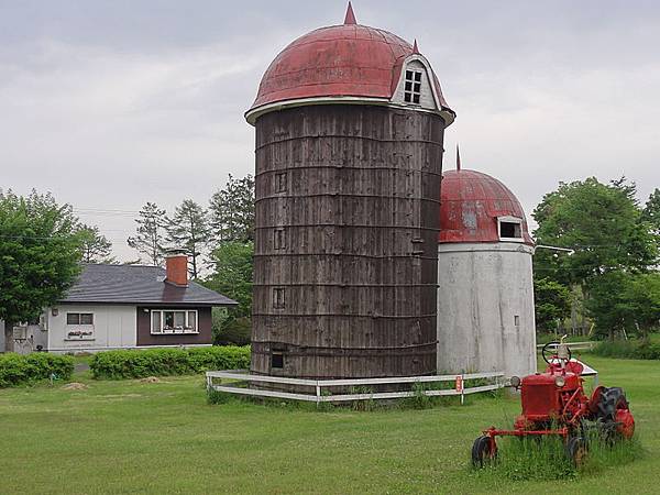 800px-Wooden_silo