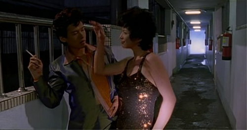 movie-the hole-by-tsai-ming-liang-still-s2-mask9