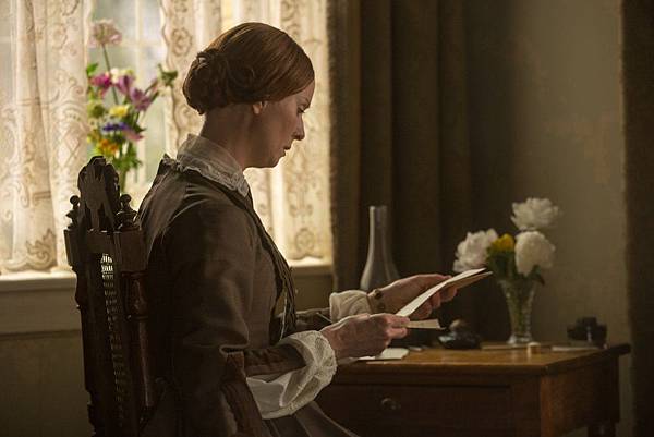 quiet-passion-a-2016-004-emily-dickinson-reading-letter-at-desk-ORIGINAL