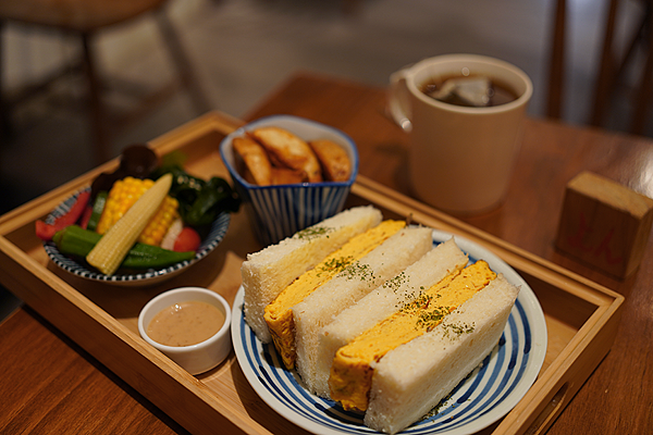 【台中食記】一人一伴ともだち。可愛日雜小店風格，對切吐司搭配