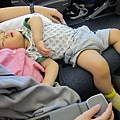在去程的飛機上沉沉睡去