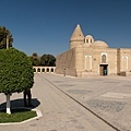 800px-Chashma-Ayub_Mausoleum.jpg