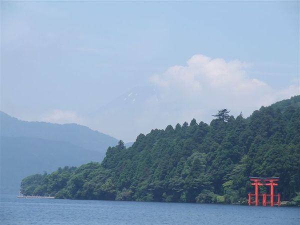 在海邊的鳥居+富士山