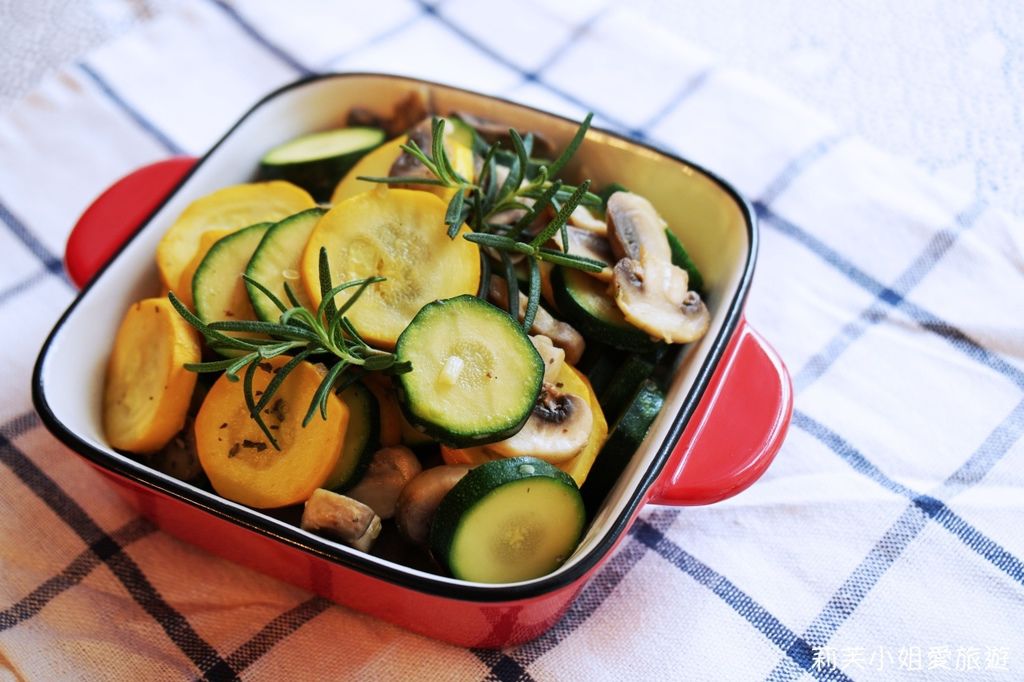 食譜 15分鐘快速上菜之大蒜炒蘑菇櫛瓜 Garlic Mushroom Courgette Stir Fry 義式料理開胃菜 莉芙小姐愛旅遊 旅行 美食 烹飪 痞客邦