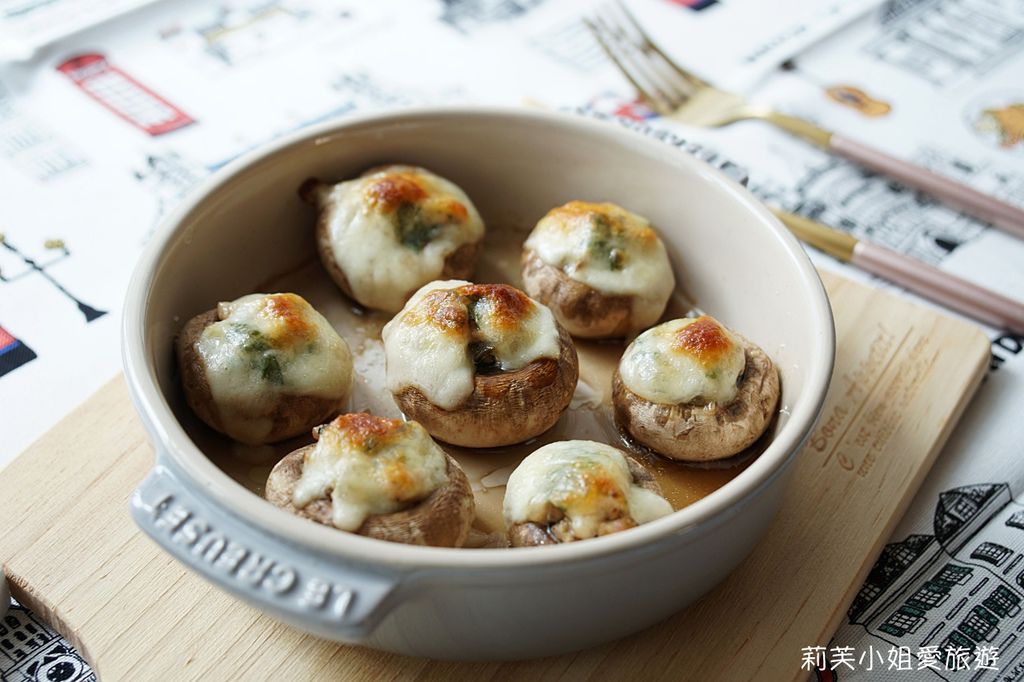 [食谱] 起司大蒜焗烤蘑菇 (easy cheese garlic stuffed mushrooms).