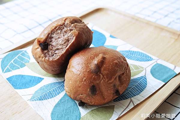 食譜 零失敗的法芙娜巧克力餐包 Chocolate Bread Chocolate Bun 可手揉或使用麵包機 莉芙小姐愛旅遊 旅行 美食 烹飪 痞客邦