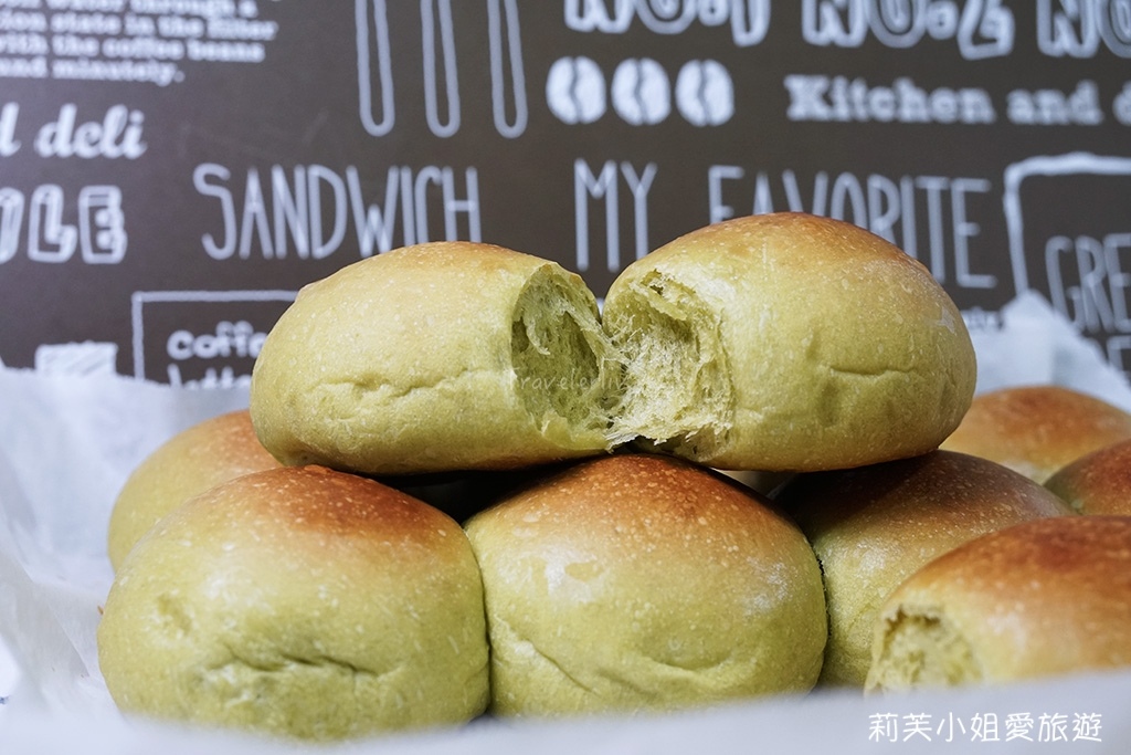 食譜 零失敗的日式抹茶餐包 Matcha Bread Matcha Bun 可手揉或用麵包機 攪拌機 莉芙小姐愛旅遊 旅行 美食 烹飪 痞客邦