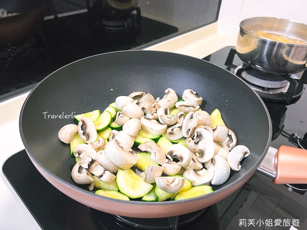 青醬蘑菇雞肉櫛瓜義大利麵