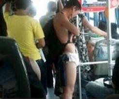 內褲男乘公交 內褲男乘公交