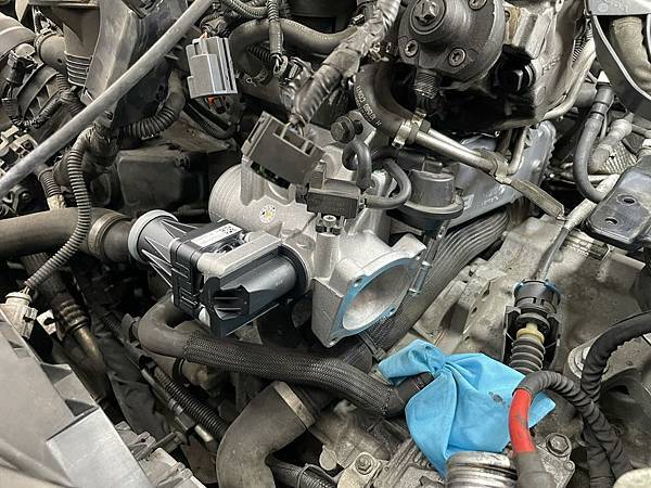 C30 D5 EGR 冷卻器更換