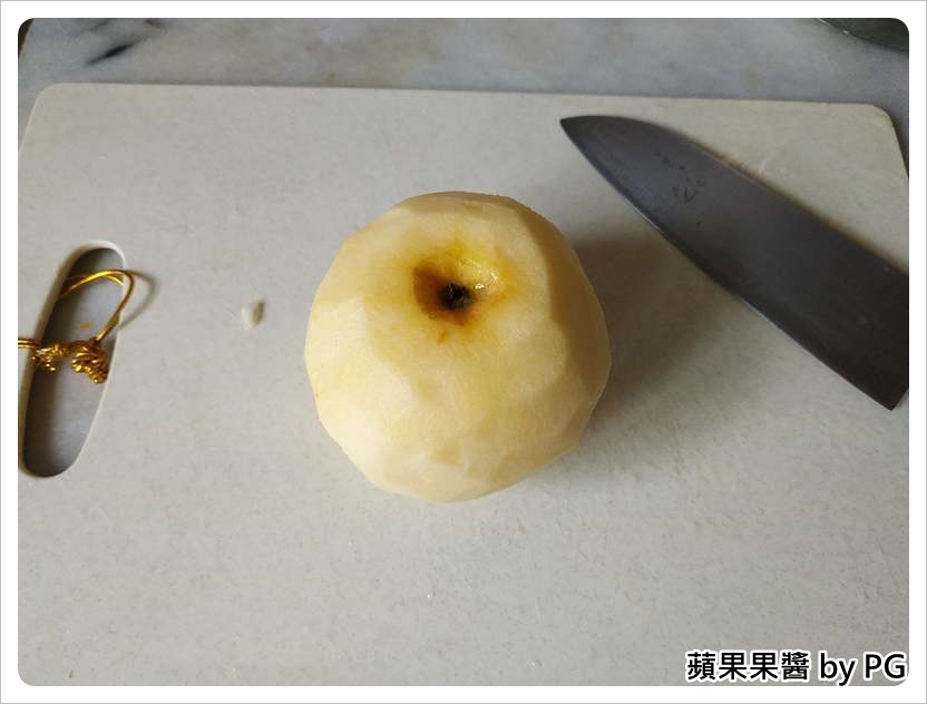 蘋果洗淨後去皮 蘋果洗淨後去皮