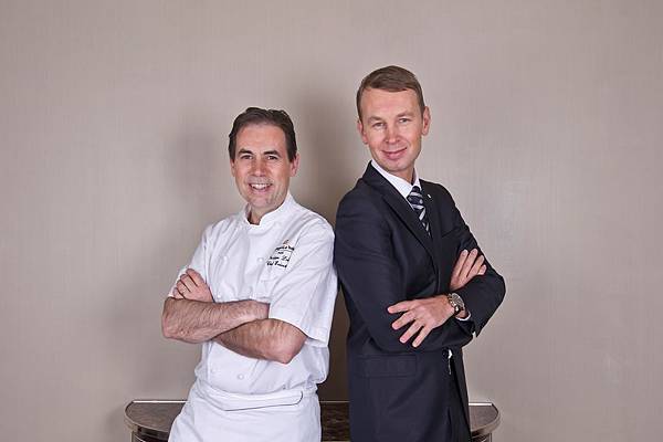 Philippe Labb- - Executif Chef -  et Christophe Kelsch - Directeur du Restaurant L-Abeille - Shangri-La Hotel- Paris