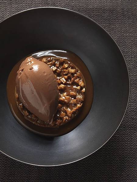 CREME AU MOKA GANACHE AU CHOCOLAT ET EPICES SAUCE CARAMEL MOU