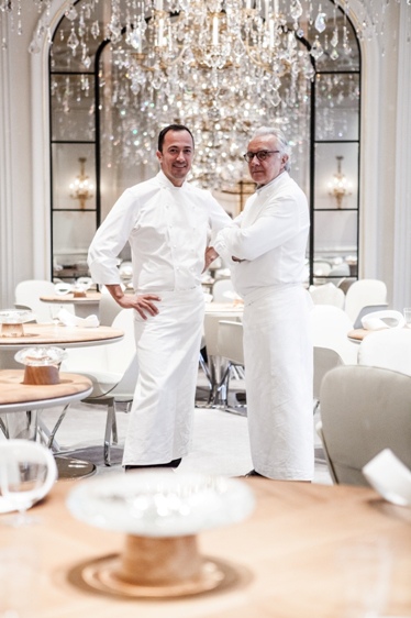 Plaza Athenee - Alain Ducasse et Romain Meder (c) Pierre Monetta 1 Plaza Athenee - Alain Ducasse et Romain Meder (c) Pierre Monetta 1