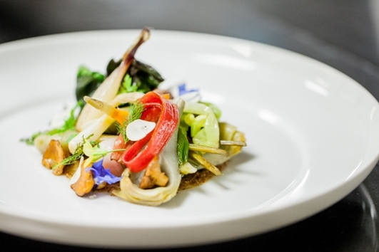 Plaza Athenee - Legumes des jardins du Chateau de Versailles noisettes pillees (c) Pierre Monetta