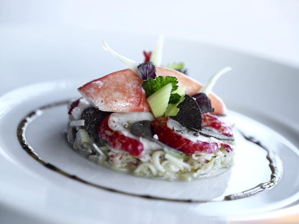 複製 -Homard-Céleri-Truffe noire comme une rémoulade, salade de pomme gala (c)Eric Laignel 4.jpg