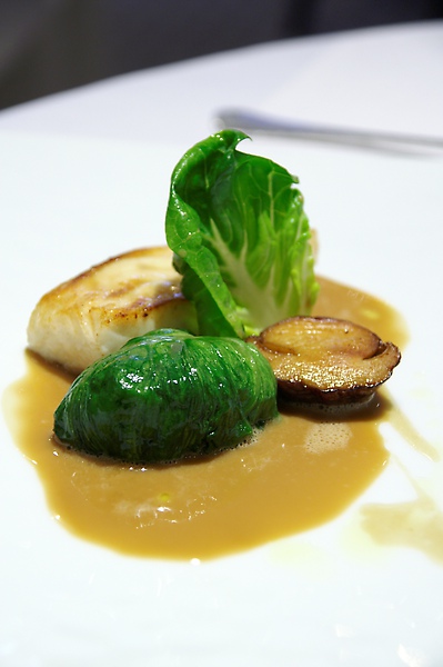 Fillet of turbot + braised baby gem lettuce, leeks +cep sauce cepe 1.JPE