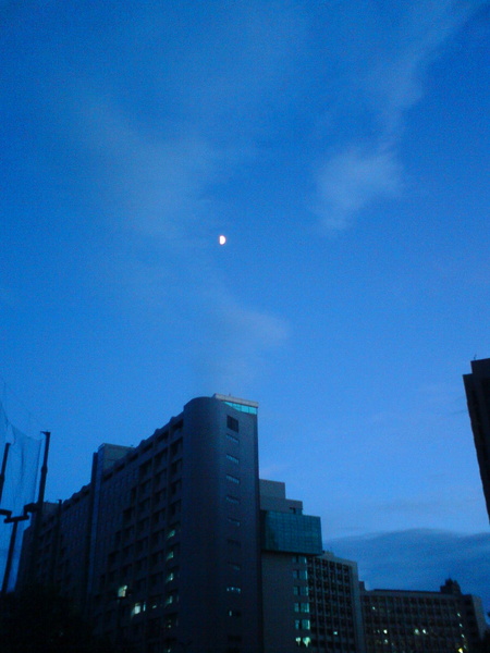亞東停車廠的天空。