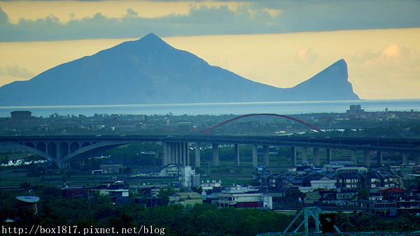 【宜蘭。冬山】冬山河與龜山島。黃昏與夜景。冬山鄉第二公墓。攝影熱門景點。台灣風景。攝影記錄 - 輕旅行