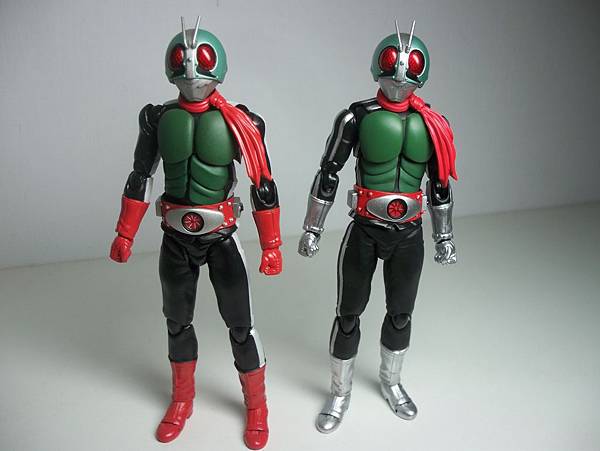 SHF 仮面ライダー1号＆2号 (2).JPG