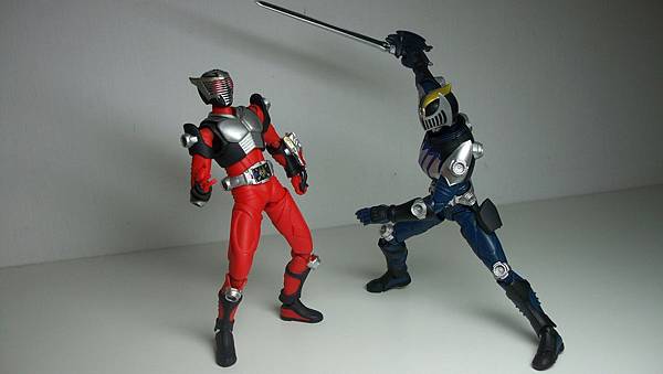 SHF 仮面ライダーナイト (8)