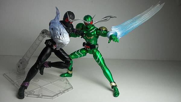 SHF 仮面ライダーサイクロン (19).JPG