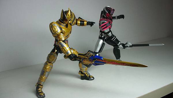 11. SHF 仮面ライダーBlade King Form (5).JPG