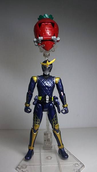 SHF 仮面ライダー鎧武 カチドキ、パイン、イチゴアームズ (45).JPG