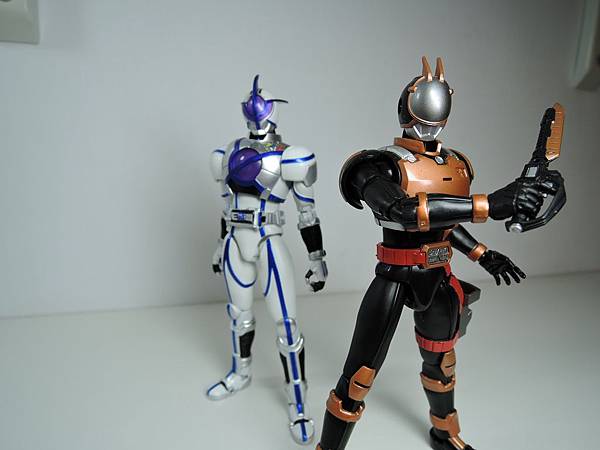 SHF 仮面ライダーサイガ＆ライオトルーパー (18).JPG