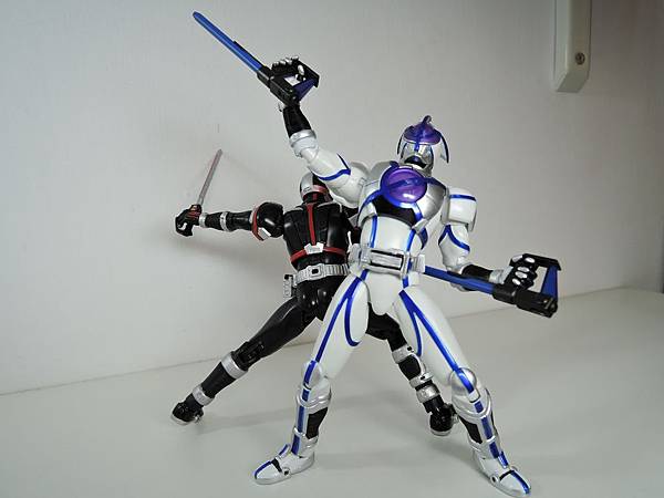 SHF 仮面ライダーサイガ＆ライオトルーパー (48).JPG