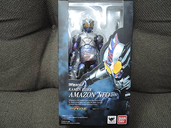 SHF 仮面ライダーアマゾンネオ%26;ニューオメガ (1).JPG